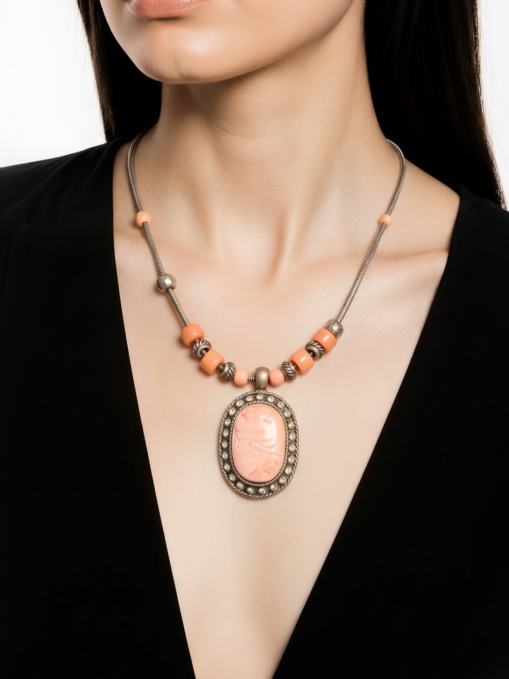 Style: Southwestern / Boho Resort / Statement PendantChain Type: